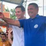 Prefeito Ednailton Sabino e vice Rubens comemoram com eleitores durante evento de campanha em Igaracy.