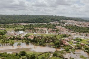 Ministro acompanha impactos das chuvas na Paraíba e garante recursos